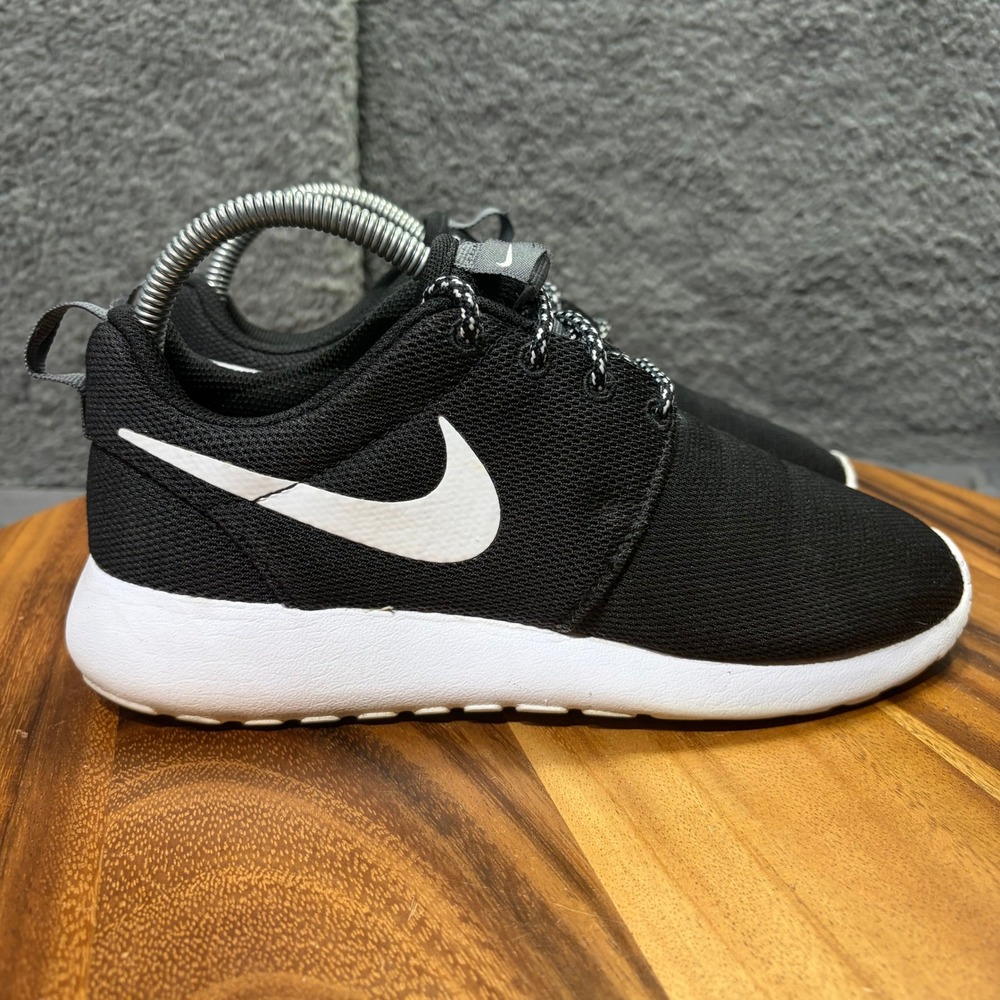 Nike Roshe One Womens 6.5 Black White Mesh Running Shoes 844994-002